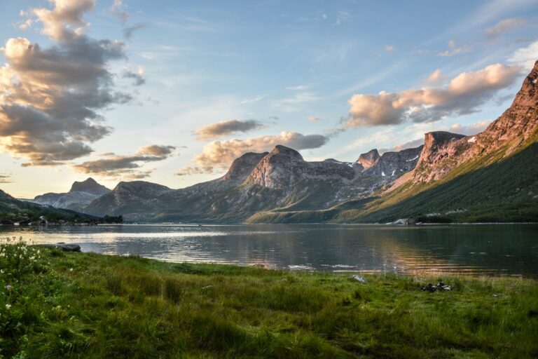 inicio mountain and lake at sunset 135157.jpg